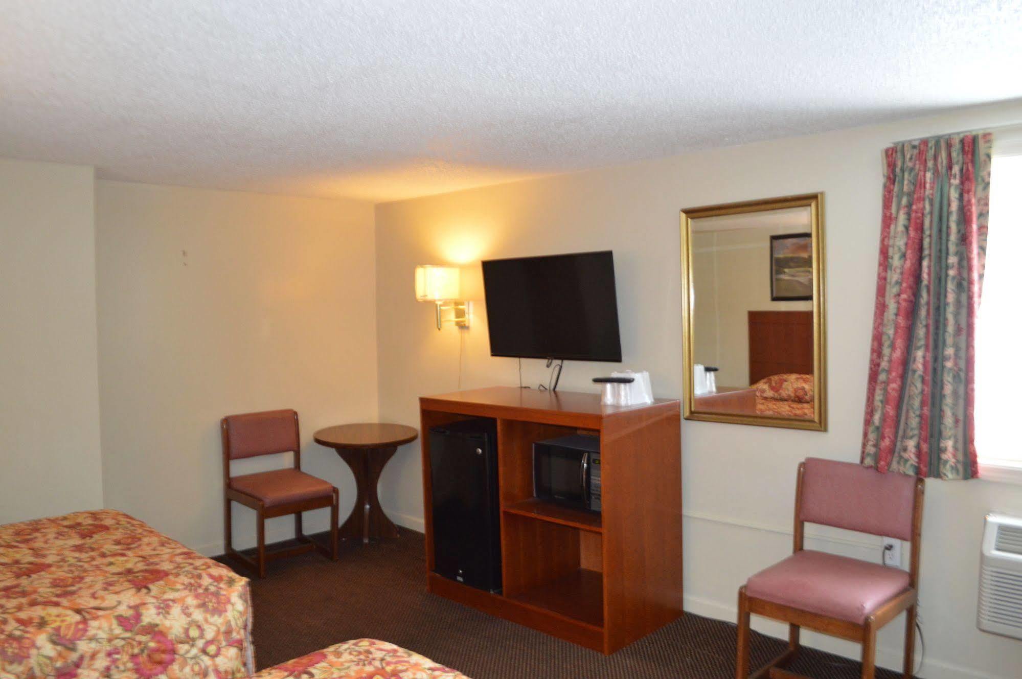 Royal Inn Motel Watertown Extérieur photo