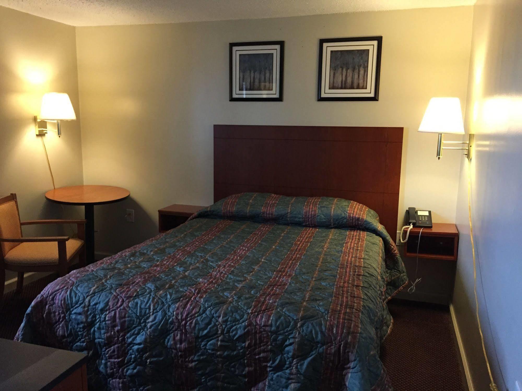 Royal Inn Motel Watertown Extérieur photo